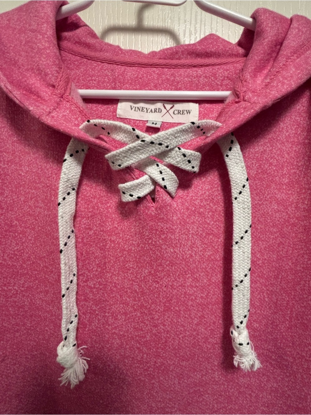Vineyard Vines “vineyard crew” hooded sweatshirt kangaroo pocket heathered pink
